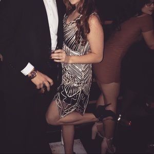 Gatsby dress with accessories